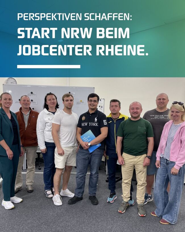 Natchaphon Nari stellte bei einer Veranstaltung des Jobcenters in Rheine START NRW vor und informierte Teilnehmende aus der Ukraine über berufliche Einstiegsmöglichkeiten durch Arbeitnehmerüberlassung.