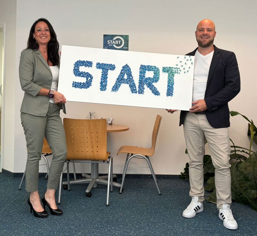 Nathalie Nikolaou-Charlier, Niederlassungsleiterin der START NRW GmbH, und Tobias Voits von der TROWISTA setzen auf den engen Austausch, um Unternehmen bei Personalfragen bestmöglich zu unterstützen.
