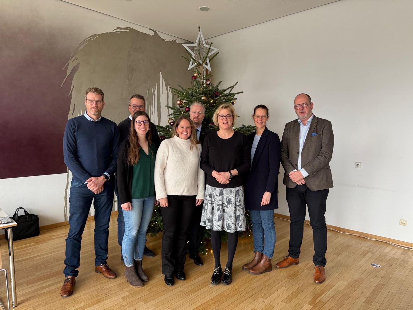 Vertreterinnen und Vertreter des Bundesministeriums für Arbeit und Soziales (BMAS), der Agentur für Arbeit und der START NRW GmbH